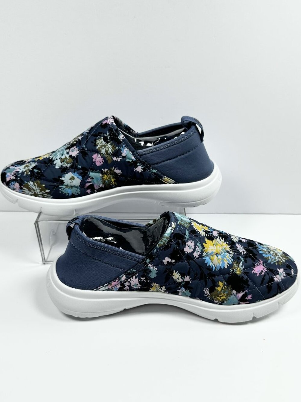 Vera Bradley VB Cloud Slip-on Shoes Blue Floral Women's Size 7 New With Box